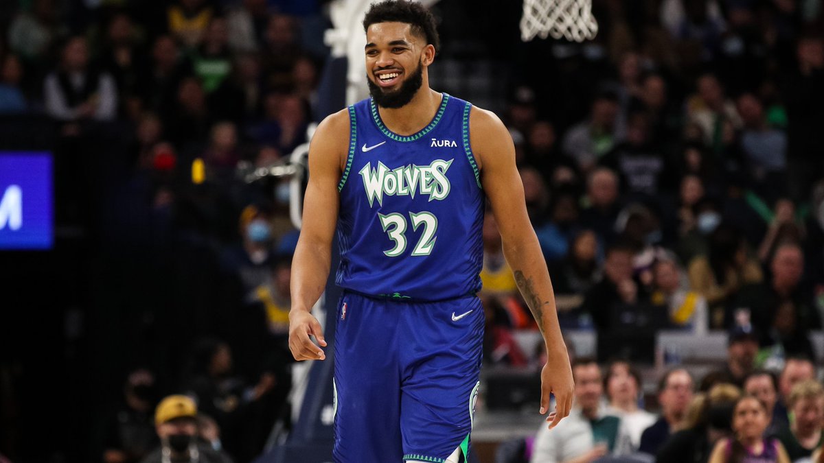 Pour bcp d’entre nous, KAT n’est pas seulement un joueur, c’est une figure emblématique des Wolves. Arrivé en 2015 en 1st position il a  montre d’un talent indéniable, alliant puissance, agilité et adresse. Il n’a pas fallu lgt avant qu’il ne devienne l’un des pilier