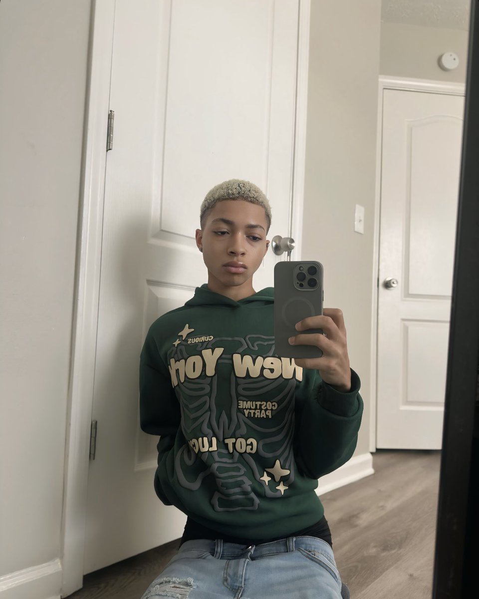 y3tee tweet media