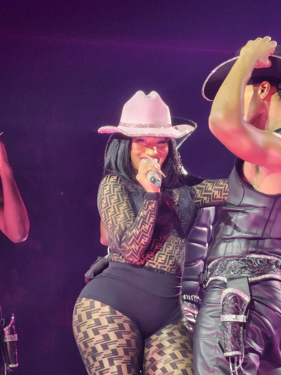 Viandre__'s tweet image. Take me back to #GagCity