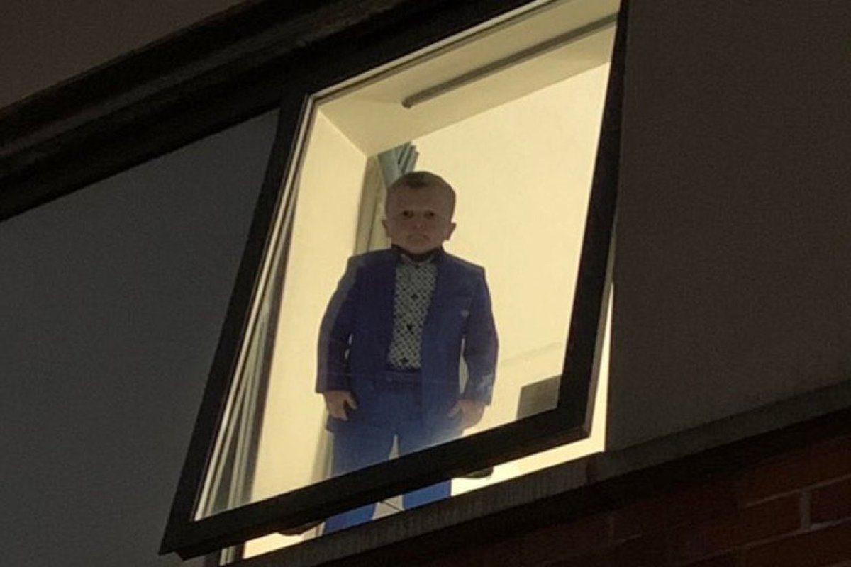 zendadddy's tweet image. when your manager’s in your figma file  👀