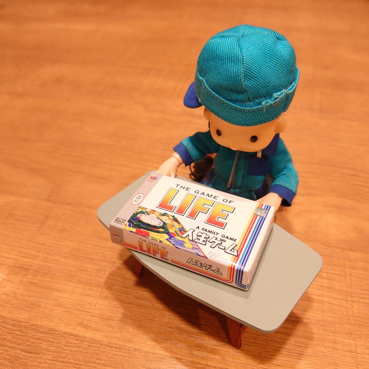 _miniarchi_'s tweet photo. こうじょうちょう、今日はミーティングなんで、人生ゲームできないですよ😆
#minigeek https://t.co/jvUQRKHiCN