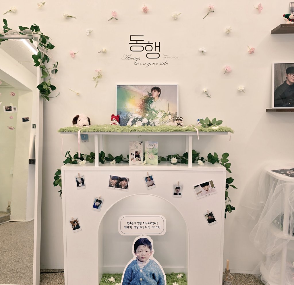 🍀
금일 준비된 기본 특전과 플라워픽이 모두 소진 되었습니다.

꽃과 메모지 및 스티커 소량 남아있으니
이후 방문하시는 분들은 구매에 참고 부탁드립니다.