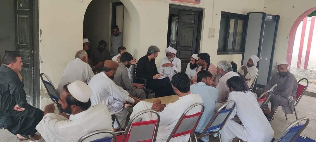 PPPKP_Official's tweet photo. ڈیرہ اسماعیل خان: ایم پی اے سٹی ٹو جناب @ahmadkundi نے کنڈی ماڈل فارم کا دورہ کیا جہاں وہ عوامی مسائل حل کرنے میں مصروف رہے۔ 

خدمت خلق کو عین عبادت قرار دیتے ہوئے جناب کنڈی نے مقامی لوگوں کے مسائل کو فوری حل کرنے کے عزم کا اظہار کیا۔ 
#PPP #KhyberPakhtunkhwa https://t.co/1ePVYar5js