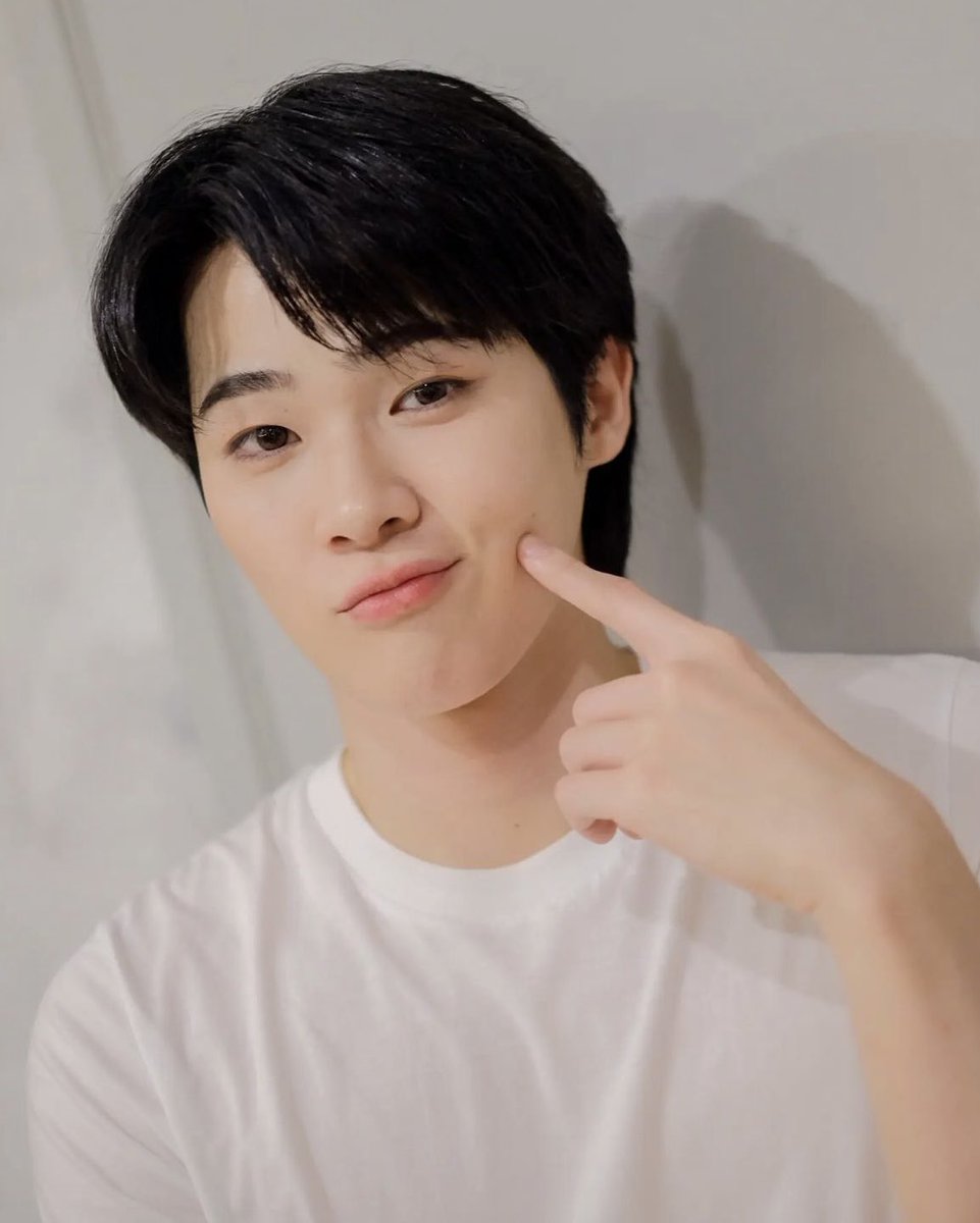 bommu_snap's tweet photo. 💌พี่บอมหล่อสะอาดมากกกก😭😭 
ลุคคลีนๆคุณหนูผู้ดีสุดๆอ่ะะะ🤍🤏🏻

✨@bomm_u #bommu https://t.co/e5v2s3PRXY