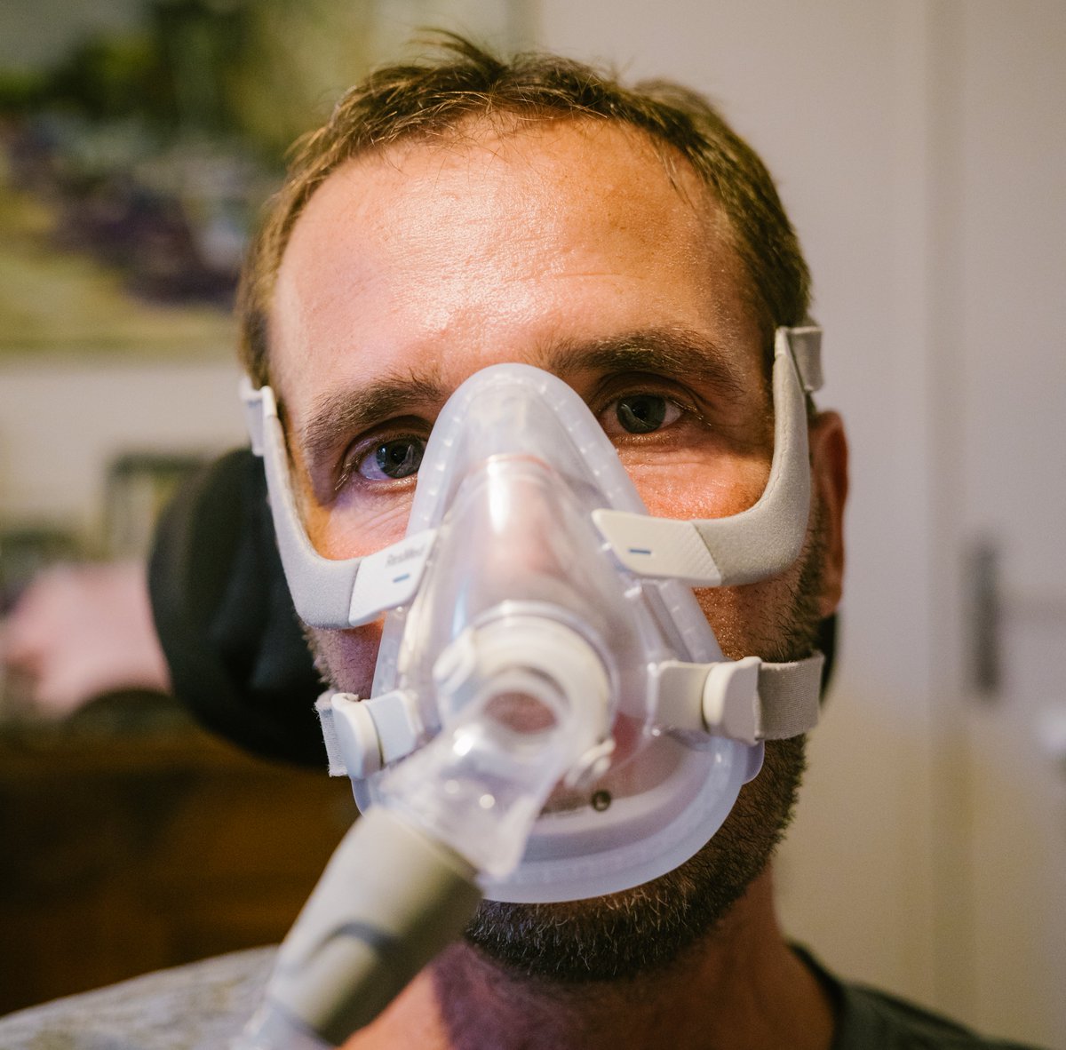 Les yeux bleus de Loïc Résibois se sont fermés mardi.

Depuis quelques mois, ce père de deux enfants, 47 ans, me racontait son quotidien avec la maladie de Charcot et son combat pour l'aide à mourir.

Dans ce récit, plongez-vous dans son journal de bord. francetvinfo.fr/societe/euthan…