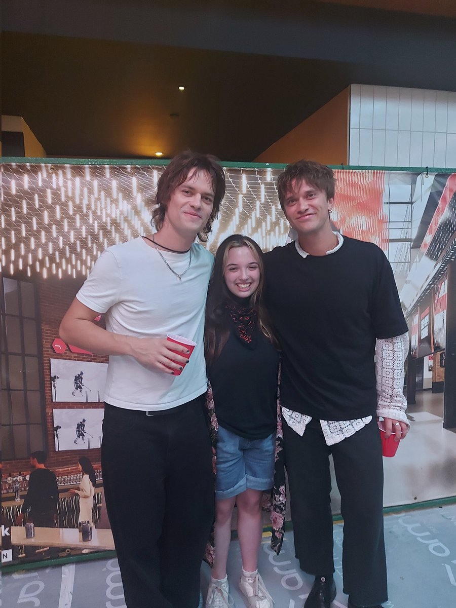 ølivia |-/ tweet media