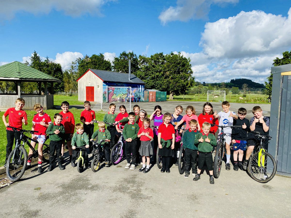 🚴🏻WYTHNOS BEICIO I’R YSGOL🚴🏻

Llongyfarchiadau i‘r criw ffit yma am gymryd rhan yn ein Wythnos Beicio i’r Ysgol! Ymdrech arbennig gan bob un ohonynt! 😃

Congratulations to everyone that took part in the Cycling To School Week! An excellent effort! 😃 

#IechydaLles
