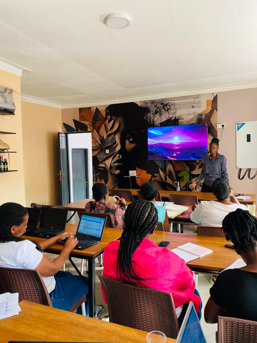 mkazipreneur's tweet image. Highlights from our #NetworkingFriday! 🌟 Packed with essential insights for businesses in their early stages or bootstrapping their way to success

The third frame has a delightful surprise shared with the aspiring entrepreneurs in the room! 🥳🎂
#BoldWomenCohort #entrepreneurs