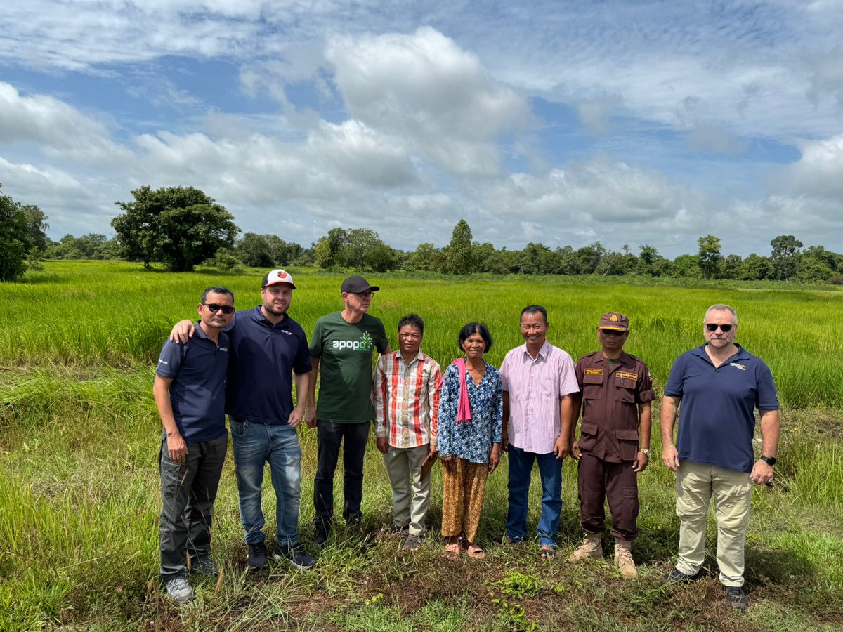 herorats's tweet photo. Sok Khuthy, from Kantout village, is thriving with added income and better organic rice seeds thanks to the Minefields to Ricefields DIB. APOPO visited her recently planted farmโmade possible by the @FCDOGovUK & Cordaid! ๐พ #APOPO #MADIB #Cambodia #SustainableFarming https://t.co/rr2nIgRwB0