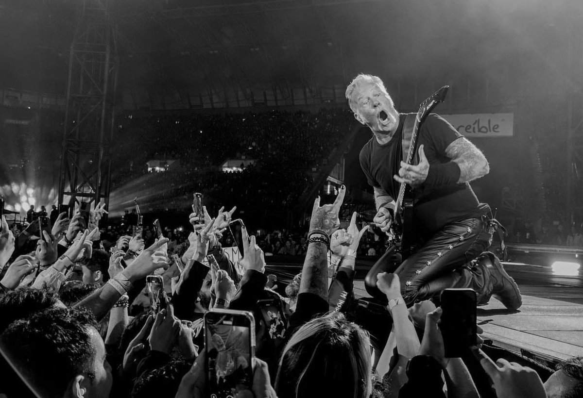Jazzrockman's tweet photo. Imagen de una histórica tercera noche:
James Hetfield en Ciudad de México, 2024 Photo: Fernando Aceves #Metallica #rockphotography https://t.co/ia7Yy9YFhC