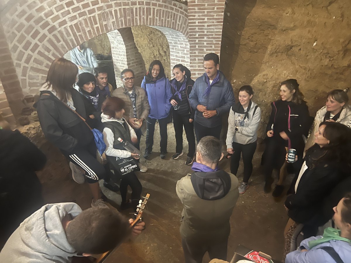 🎊 Terminamos el primer día de las #JornadasSEF compartiendo momentos especiales en #PeñarandadeDuero 
Vivencias, experiencias, sonrisas…junto con nuestros amigos <a href="/losjinnasias/">@losjinnasias</a> <a href="/GR37EF/">GR-37-EF</a> <a href="/efperiencias/">efperiencias</a> gracias al Ayuntamiento de Peñaranda, Ainhoa Gelado y La Cantamora.