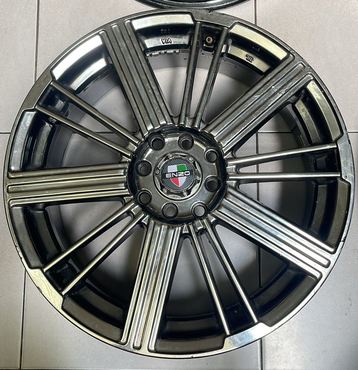 VincentGaluh11's tweet photo. DIJUAL !!!
Velg Enzo
Ring 17
Lebar 7 inc
PCD 4x100/114 (multi)
Harga 3.25 jt (nego)
Lokasi Karangploso, Malang
CP : 081357972075
#jualan #jualanku #malang #velg https://t.co/5Tf2ZF4r8J