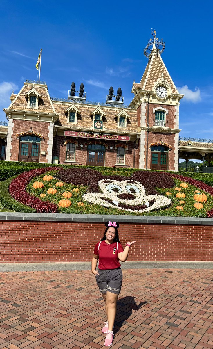 KRIAtinine's tweet photo. Happiest place on Earth 🩷 https://t.co/REIvkfpLYL