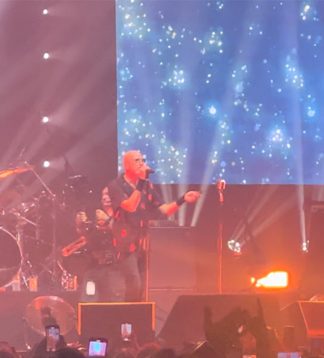 pvigano65's tweet image. #ItsMyLife Trovi quello che cerchi: #rock, riflessioni, ribellioni, anche 2 nuove e impegnate canzoni. Per i loro primi 30 anni di #musica insieme la banda #Negrita fa festa al #UnipolForum di #Assago con 3 ore senza pause e 30 brani. #live #italia #arezzo #milano #assago