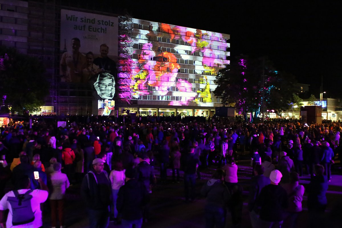petertoth_photo's tweet photo. Light our Vision ( Light Art Festival ) Chemnitz - Germany.
#LightourVision #Chemnitz #sachsen https://t.co/6apEDFNK54