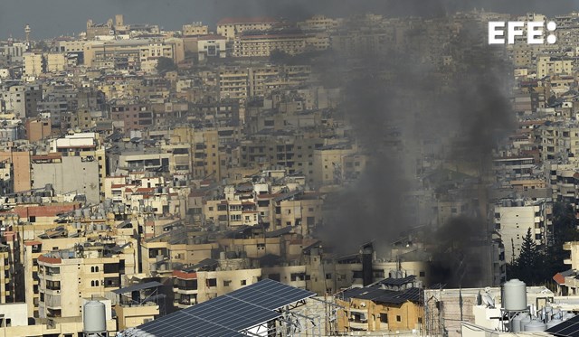 Cazas israelíes bombardean al menos un punto al este de Beirut coincidiendo con una nueva oleada de intensos ataques aéreos contra la región oriental del país.

efe.com/mundo/2024-09-…