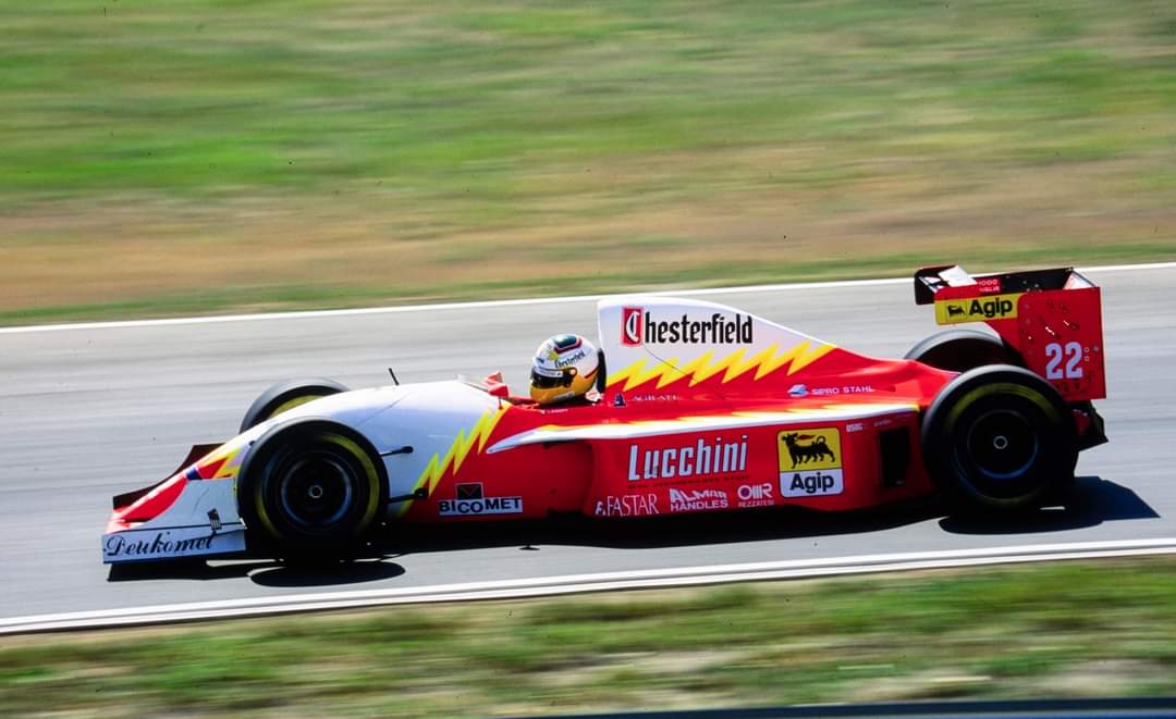 Goodmorning everyone 🙋‍♂️🏁

Luca Badoer in the Lola T93/30 from BMS at the Hungaroring #F1 #RetroF1