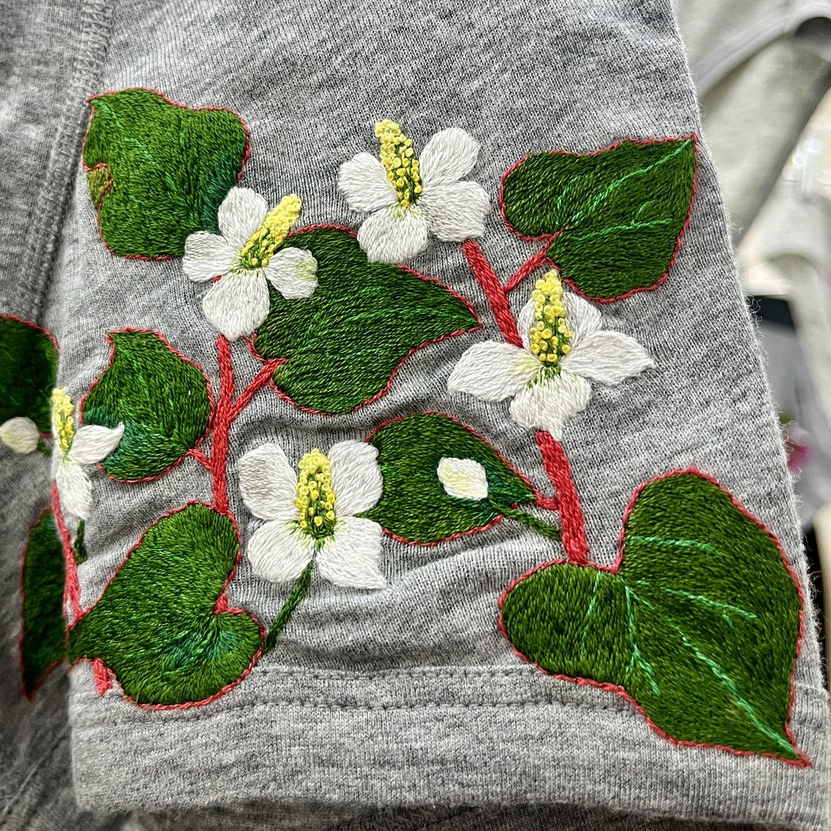 elle_kwgc's tweet photo. ヤバい（センス、クオリティ）の刺繍の数々…
刺繍🪡グッズもヤバ。
ちょっと興奮しちゃうレベル。 https://t.co/7NRz0DN3tg