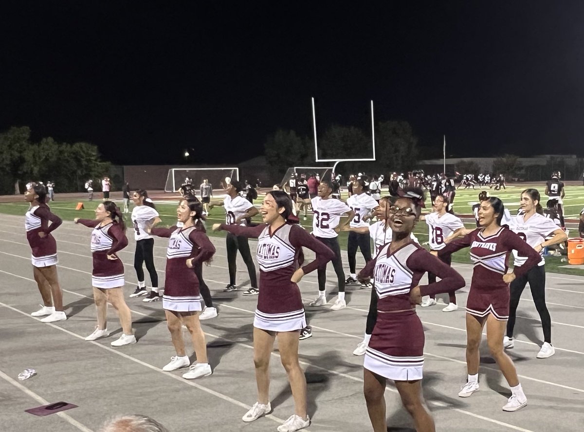 AthleticsNusd's tweet image. Natomas HS with the 35-6 Win! over El Camino on a night full of Homecoming Festivities! 
#5 Adrian Sanders-Muniz led the way with 4 TD’s! JV had a solid 48-0 Win too👏🏽
 Way to go Nighthawks!! #greatnight !! @NatomasHS_Sport @SOARingNHS @SacBee_JoeD