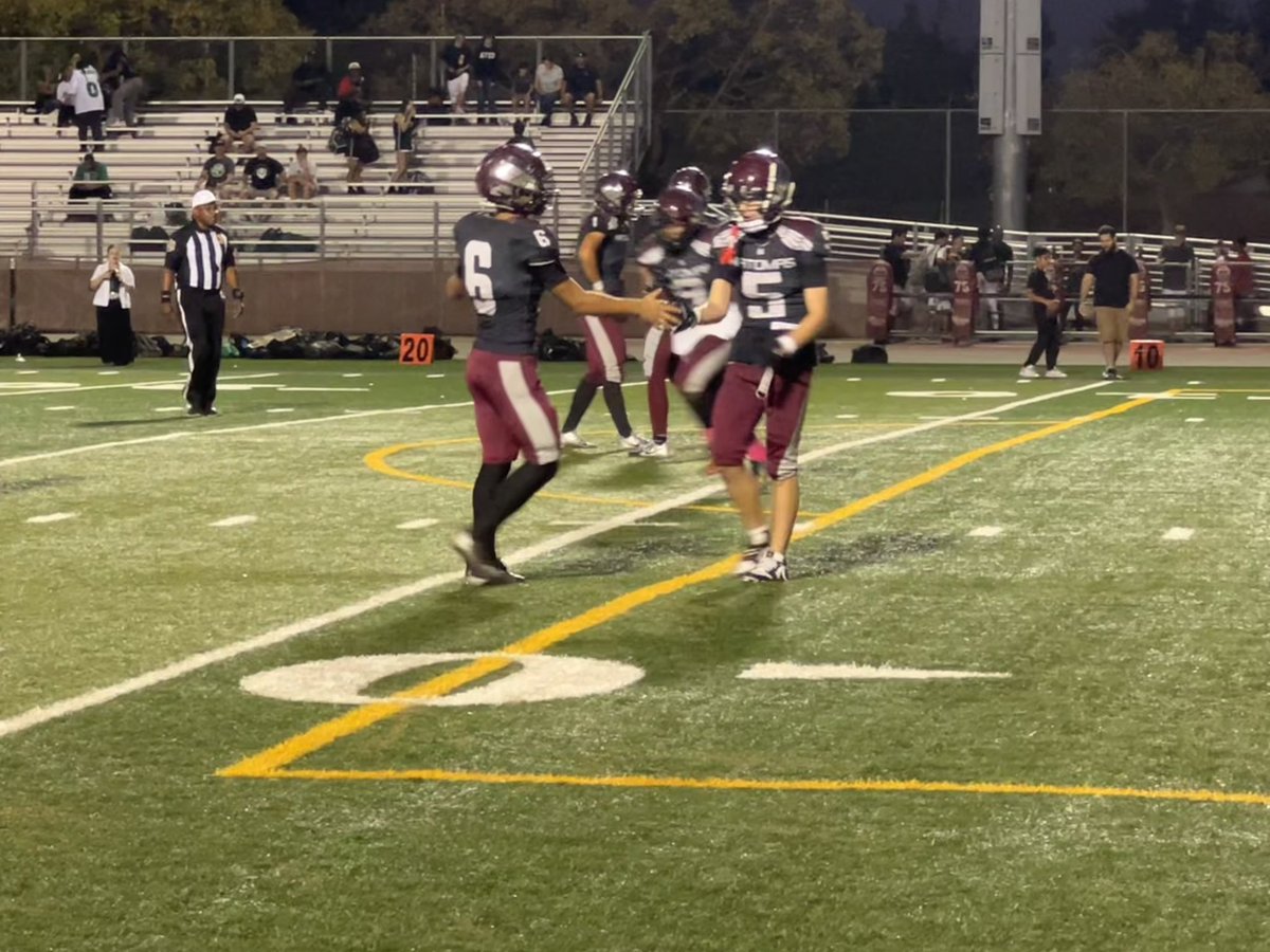 AthleticsNusd's tweet image. Natomas HS with the 35-6 Win! over El Camino on a night full of Homecoming Festivities! 
#5 Adrian Sanders-Muniz led the way with 4 TD’s! JV had a solid 48-0 Win too👏🏽
 Way to go Nighthawks!! #greatnight !! @NatomasHS_Sport @SOARingNHS @SacBee_JoeD