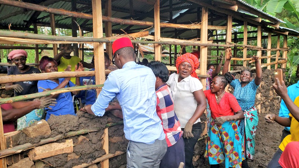 MutembeiTV's tweet photo. Didmus Barasa helps a family construct a one bedroom mud house in Khachonge, Kabuchai

KPLC #Uhuru Gachagua M-Pesa KES 13,699 DJ Evolve AC Milan Nasrallah Peter Ndegwa #MasculinitySaturday #TaiwanWorldConference Messiah The Lord #GrowWithHabaHaba #RejectSHIF Kingdom Of God UNGA 4 Raila