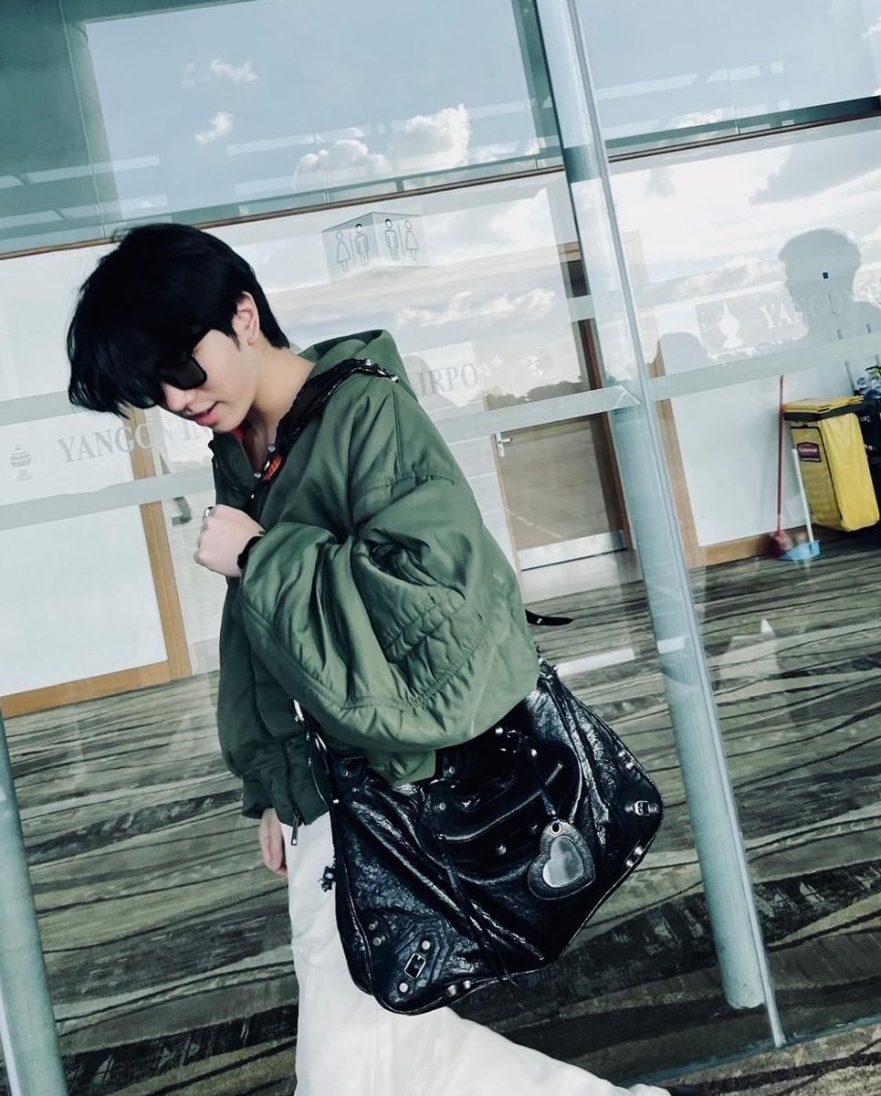 keenfanbaseTH's tweet photo. #keenUpdate

📍IG Posts : keenkeno =͟͟͞♡
 
🗓   28 / 09 / 24 ✨

♡ @keenkeno_sp ♡
 
นี่มันสูทหล่อ (สุดหล่อ) 😎 

#keenkeno @keenkeno_sp https://t.co/69XSacRgE2