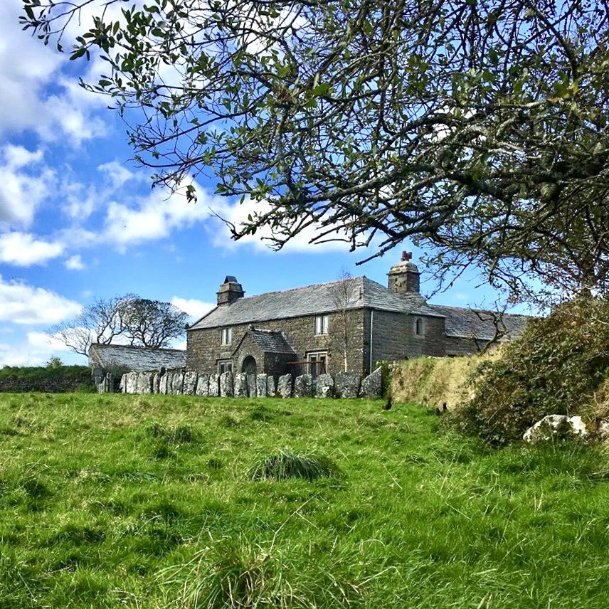 The farmhouse used for the exterior shots of Nampara in *Poldark* is situated a few kilometers east of the village of Blisland on Bodmin Moor. For more information, visit poldarkguide.co.uk.

Stunning photo by @nilofarbawa #carpoldarkguide #freemapsofcornwall