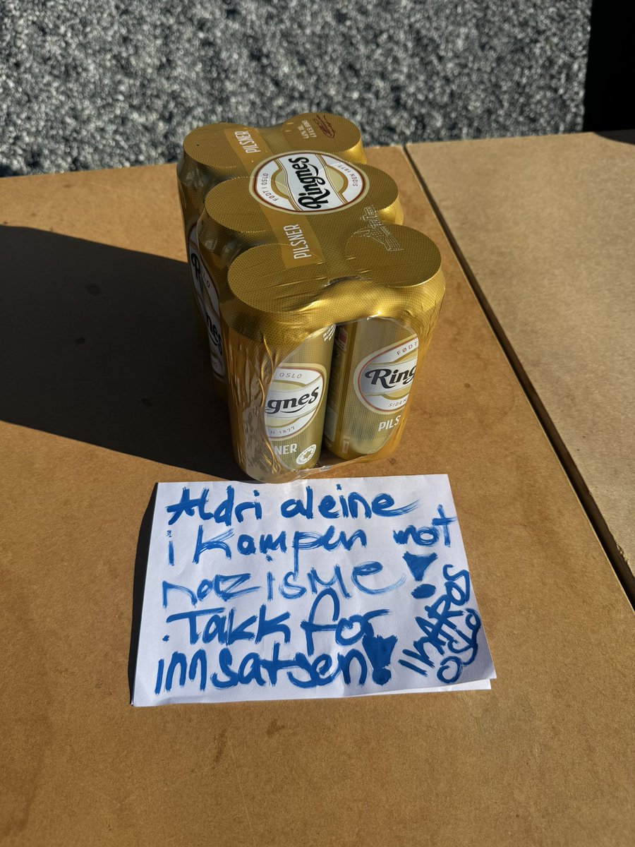 Vi tok en kjapp tur innom FUVO, som stoppet et naziarrangement i sitt klubbhus forrige helg. Vi la igjen en liten hilsen og en sekser med Ringnes som takk for innsatsen. Vi slo også av en prat med daglig leder Tom Hagen, som forøvrig er klink den beste Tom Hagen på Romerike.