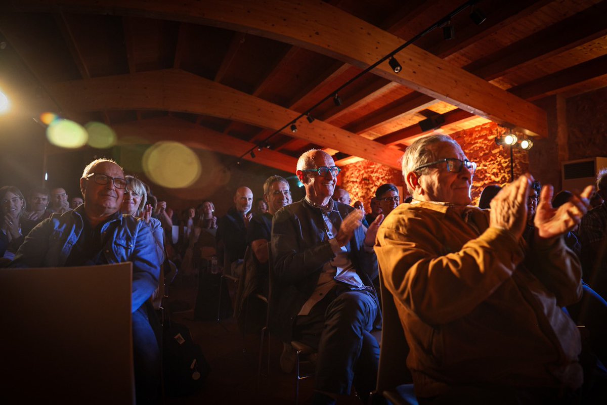 lamira's tweet image. Continuem amb la xerrada ‘Fotoperiodisme vs fotografia documental’ amb @ana_sanchez_b, @dani_codina i Jaume Perelló, que tractaran els límits entre les dues disciplines. Modera la periodista @montsearmengou

#Miravisions2024