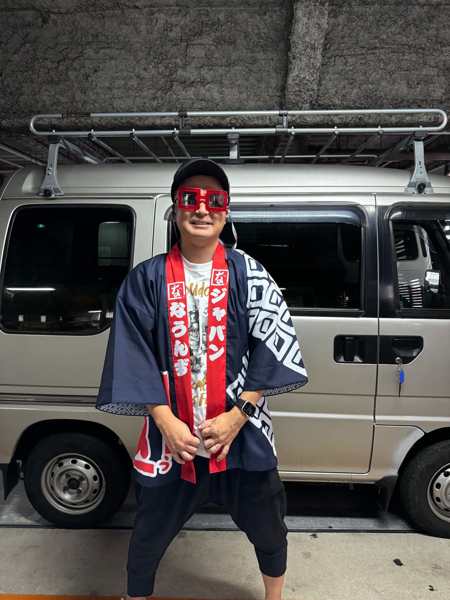 zuka20210101's tweet photo. AIセミナーにはたくみさんがオンライン配信係として来られていたので、Nouns法被を着させてもらいました⌐◨-◨ 🎉👘
ちなみに法被の下はうどん大将たちのTシャツですwww 🍜😂
#Nouns #NounsDAOJAPAN #Noggle #Nouns法被 🖼️🇯🇵 https://t.co/8E0Pg53QKB