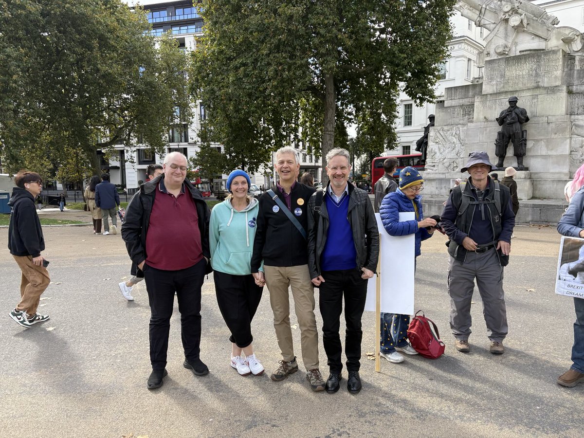 Ready for off on the re-join March. 🇪🇺