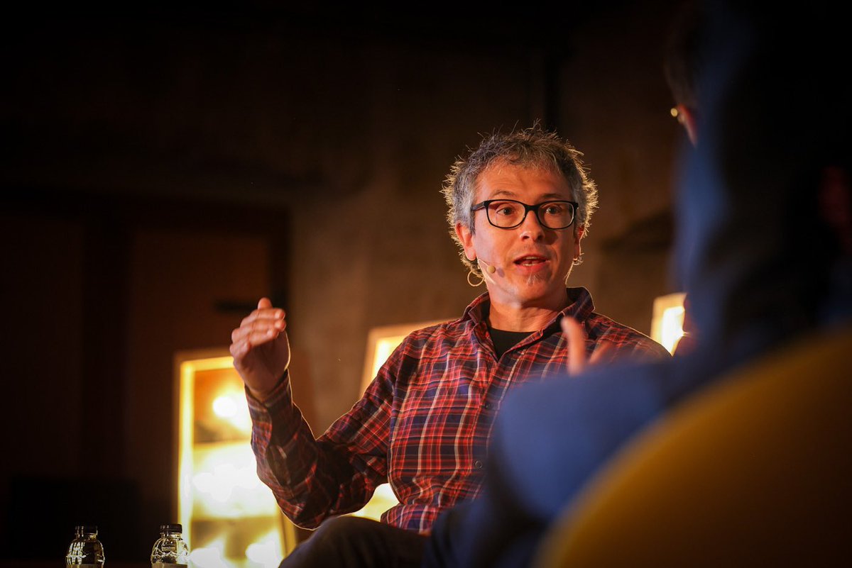 lamira's tweet image. 🗣️ @dani_codina, fotògraf: “Abans de fotografiar algú, intento documentar-me i
imaginar-me les fotos que li faré perquè no em vingui res de nou”.

#Miravisions2024