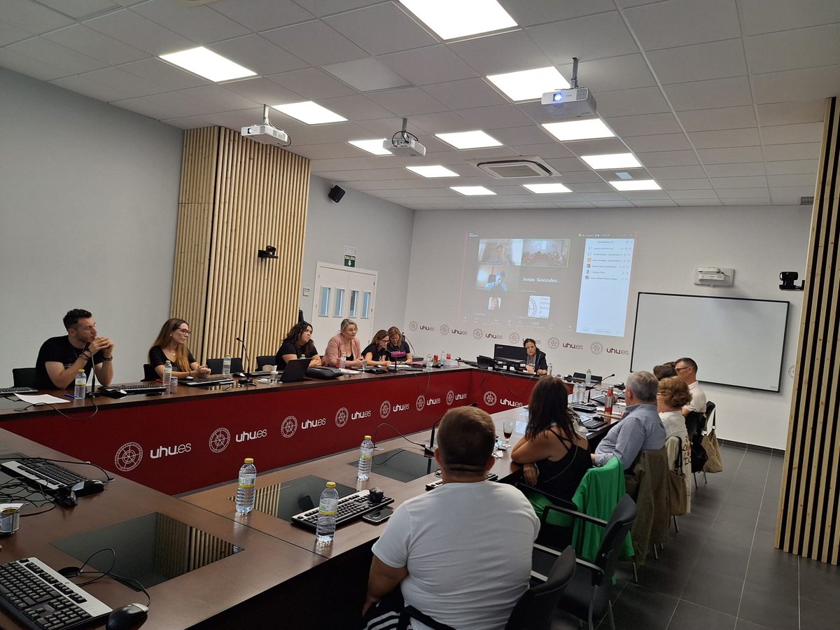 Y mientras #NIGHTSpain @MSCAnight #Huelva <a href="/UCC_UHU/">UCC_UHU</a> tinyurl.com/a9nxryx5 estaba en las carpas, #NonConspiraHate dialogó con actores sociales  sobre cómo combatir #ConspiracyTheories #HateSpeech #COVID19 #Inmigration #Refugees #LGTBIQ