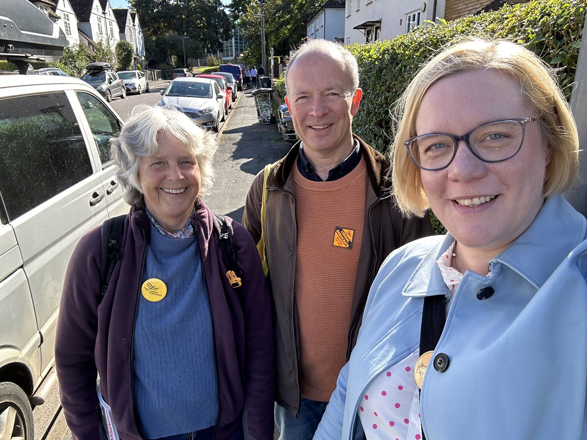 ZoeFranklinLD's tweet photo. Great to be out knocking on doors this morning in the area around Holy Trinity School (Castle ward). Lots of conversations with residents sharing views and concerns which I have noted and work to address. 

As well as chatting we handed out our @GuildfordLibDem Residents Survey which you can complete online at https://t.co/UbL0N2YVNG