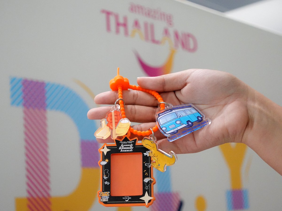tatnewsthai's tweet photo. มาพกไก่ย่างเขาสวนกวางเข้าคอนกัน !

พรุ่งนี้บีอัสอย่าลืมพกใบเสร็จรับเงิน หรือบัตรโดยสารมาแลกสิทธิ์ทำ D.I.Y. Keychain น่ารัก ๆ ที่บูธ ททท. หน้าคอนเสิร์ต Knock Knock Knock : BUS 1st THAILAND FANCON TOUR กันนะคะ

ร่วมกิจกรรมได้ตั้งแต่ 9.00 น. เป็นต้นไปค่ะ

#BUS1stFANCON_KnockKnockKnock 
#BUS_KnockKnockKnock_KhonKaen
#AmazingThailand