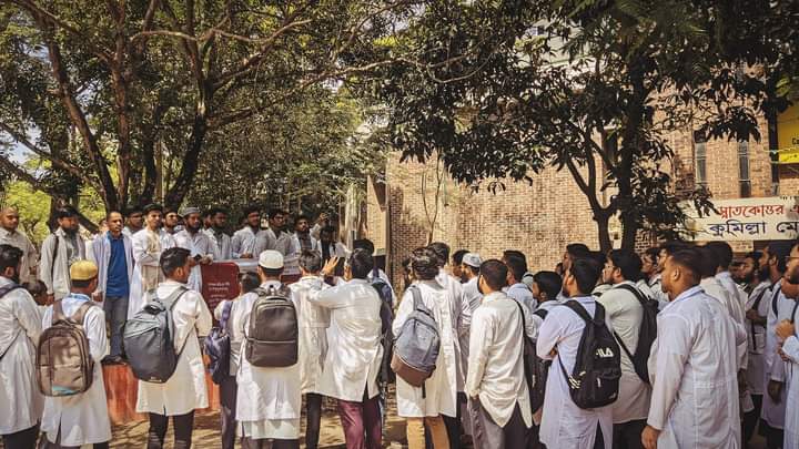 Rahim_abedin's tweet photo. Protest rally against the insult of Prophet Muhammad (PBUH) by Indian priest Ramgiri and minister Nitesh Rane.
Comilla Medical College, Cumilla, BANGLADESH
#allahhuakbar https://t.co/lH5X3XfUgj