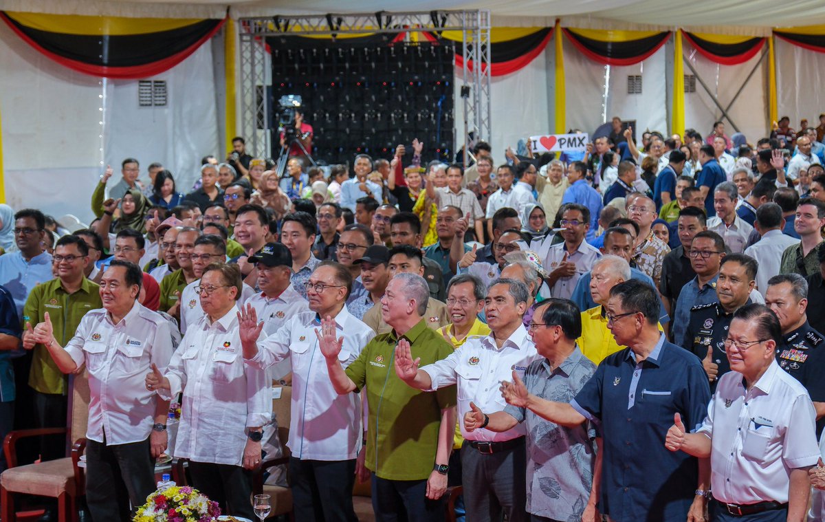 PetraJayaMP's tweet image. Petang ini, menghadiri majlis perasmian Program MADANI Rakyat 2024 Sarawakku Sayang oleh YAB Perdana Menteri, Dato&apos; Seri Anwar Ibrahim.

Hadir sama, Premier Sarawak, YAB Datuk Patinggi Tan Sri Abang Johari Tun Openg.

#TPMFY
#PETRA
#ProgramMadaniRakyat
#SarawakkuSayang…