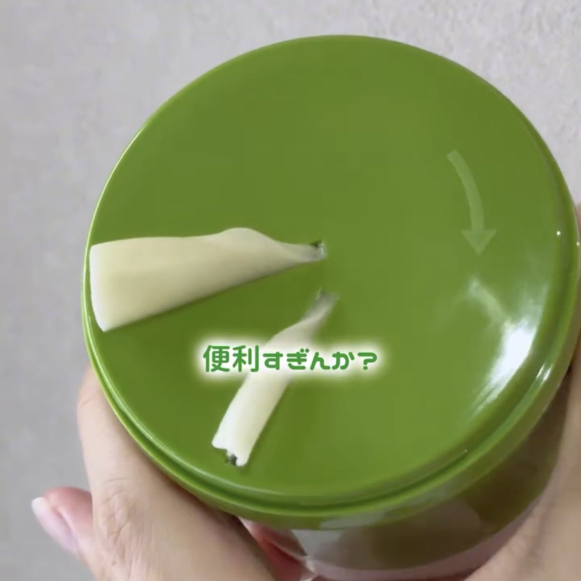 a_lly6's tweet image. 【新感覚】削るクレンジングバーム😳⁉️
ビープレーンの新作がこれまた面白い…フタを毎回クルクル開けなくて良いし、使う分だけ削るだけだからスパチュラも要らない◎何せ1つも面倒くさくないのよ！こしあんテクスチャーが洗い上がりしっとりだよ💚 #PR #beplain