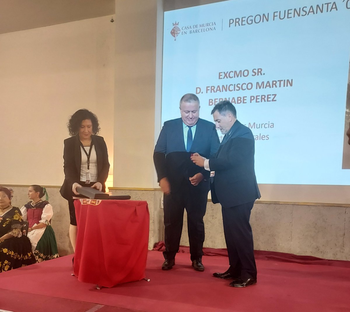 alejandroTGN's tweet photo. Mi amigo @bernabepaco ha pronunciado un Pregón extraordinario en la Casa de Murcia de Barcelona. 
Enhorabuena! https://t.co/CmJMqrqxII