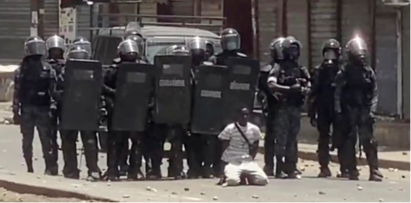 <a href="/anatolium/">Juan Branco ✊</a> Souvenez-vous de ce qui s'est passé au Sénégal 🇸🇳de mars 2021 à juillet 2023...
juan-branco.fr/author/zorro/