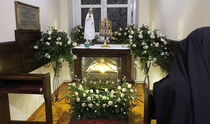 SantaFaustynaIT's tweet photo. #Ottobre ~ #SantaFaustyna #Novena
Inizia ➠ 26 Settembre~ Festa ➠ 5 Ottobre
#Pregate in #OgniMomento #PregateConLeSorelle
#DioVince #GodWins https://t.co/HBtEDJxW7h