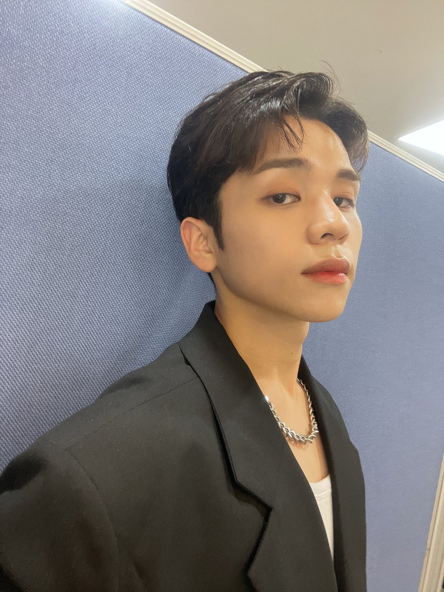 [🐲] so much love and thanks to Lee Seung Chul 선배님 for having us over with him and GK 선배님 on 불후의 명곡!

it was truly an honor and a memory to remember 🫶

#HORI7ON #호라이즌 #VINCI #빈치