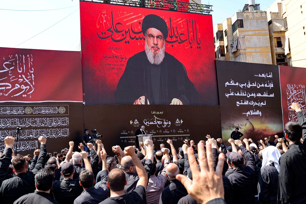 FC_actu's tweet photo. Le chef du Hezbollah libanais Hassan Nasrallah est mort dans un bombardement à Beyrouth. La milice chiite a confirmé l'annonce de l'armée israélienne.  
Analyse de ce qui pourrait être un tournant dans la situation au Proche-Orient.
https://t.co/Eu7WgCnXan https://t.co/ZkVwP1qpmp