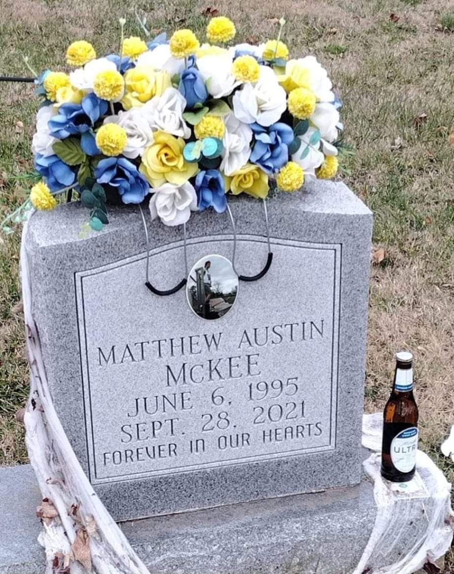 MIteacher78's tweet image. Today and about this time marks 3 years since the police officer showed up at my door. I'm definitely going to have to keep myself busy today. It's especially hard because, this is the first time I can't go to the cemetery. I miss and love this boy everyday #RIP #LoveYouForever