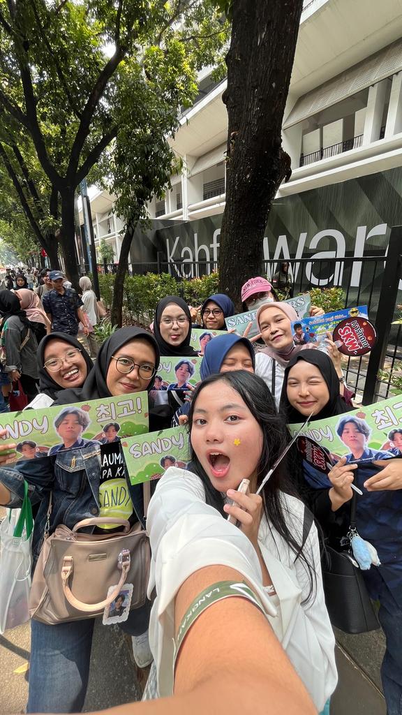 sandybbl155's tweet photo. Sandyours Project Team @fromsenyors π₯°
Sendul-Sendul, Ang-Ang-Anggπ€
Thnx yh π₯°
@suxkaseblak @kecapabccc @ummmji_ann @nottujuh @Lavendrinaa @ruriezkyu @Milkoociess @yucjingemes @kayiauw π€ https://t.co/R0Gz4yYMdl