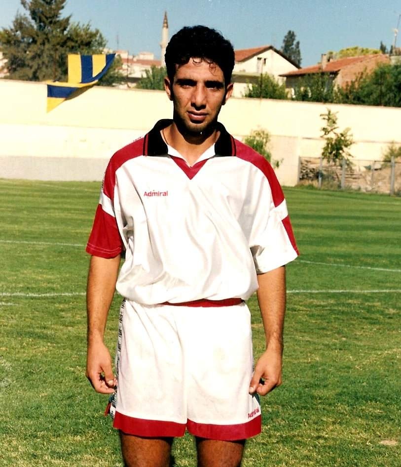 Bir zamanlar ikinci ligde fırtına gibi esen efsane Soma Linyitspor kadrosunun yaşayan futbolcularından güzel insan Uğur Geren abimizi kaybetmiş bulunmaktayız. Siyah İnciler ailesi adına eski futbolcumuza Allah'tan rahmet diliyoruz.

EFSANE LİNYİTSPORLULAR ÖLMEZ UĞUR ABİ!