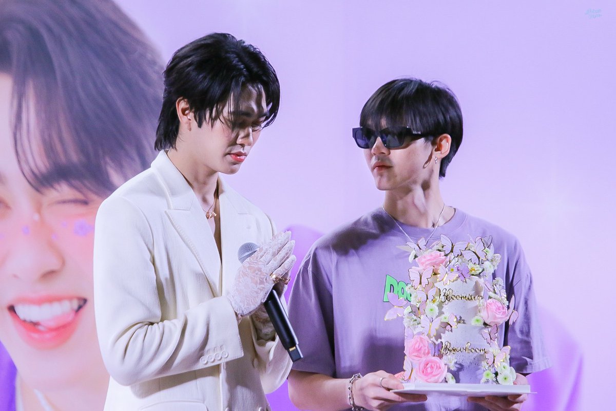 iblueyouna's tweet photo. 280924 

เด็กส่งเค้กหล่อจังค่ะ🎂🍧💘

Blooming with Besevboom 

#26thBesevbloomingBoom 
#besevboom #aou_tnbknr 
@tnbau1 @besevboom https://t.co/T5ceJkDnwg