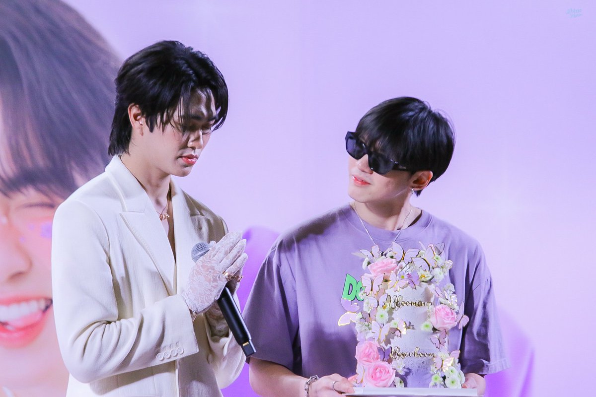 iblueyouna's tweet photo. 280924 

เด็กส่งเค้กหล่อจังค่ะ🎂🍧💘

Blooming with Besevboom 

#26thBesevbloomingBoom 
#besevboom #aou_tnbknr 
@tnbau1 @besevboom https://t.co/T5ceJkDnwg
