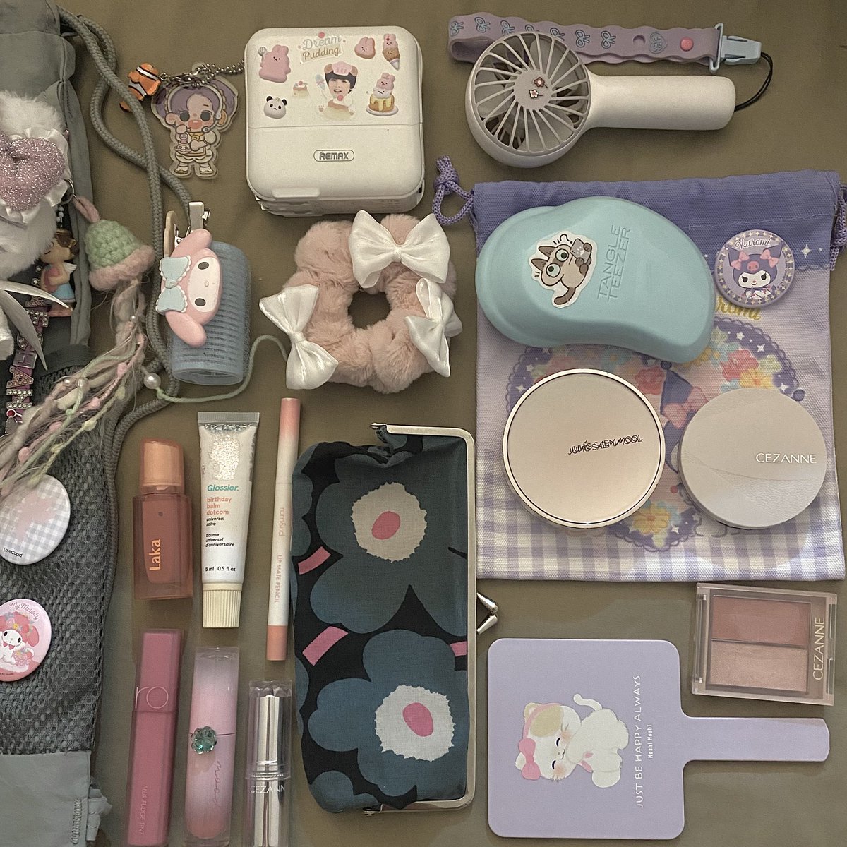 what’s in my bag ver. อยากพกไรก็พก aka หลังหัก
