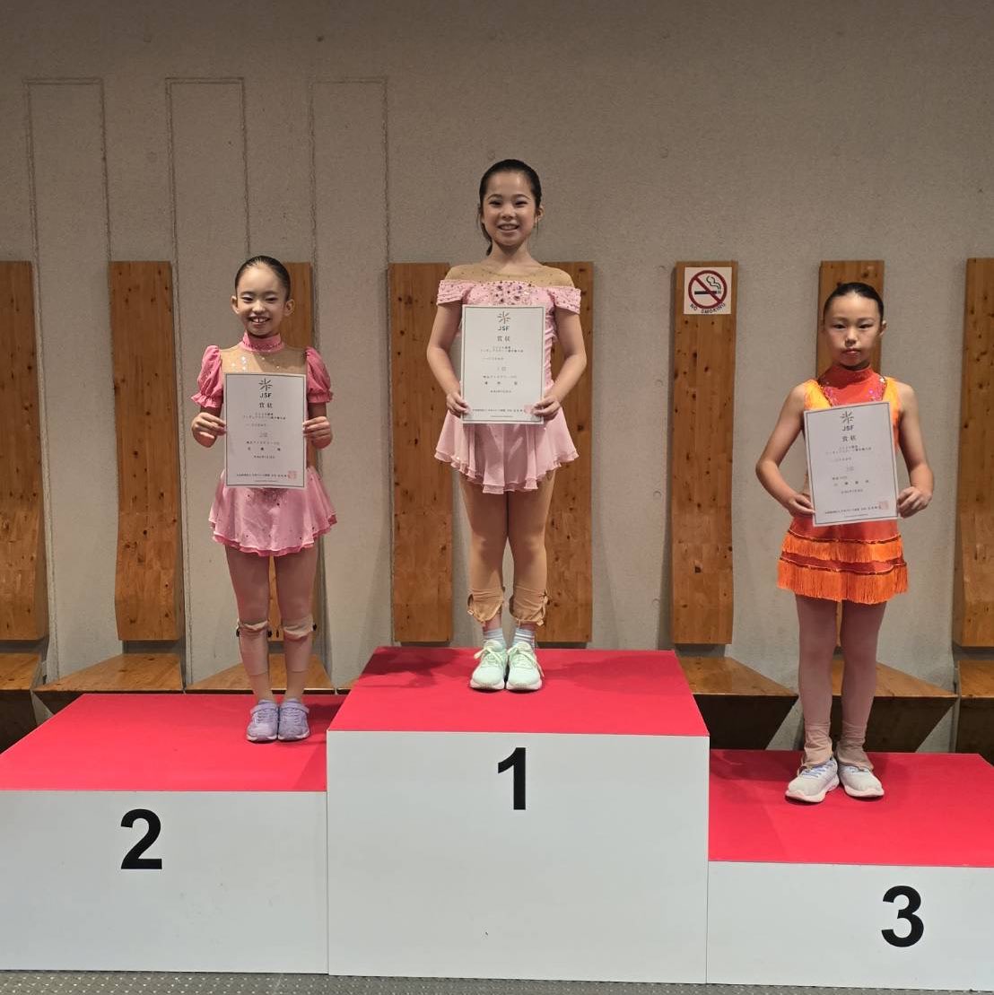 online_on_ice's tweet photo. ❄️関東選手権🐵ノービスB女子❄️

🥇 #澤野碧 選手　
🥈 #佐藤雅 選手
🥉 #江澤真央 選手

メダリストの皆さん☺️
おめでとうございます🎊
出場者全員が全日本ノービスへ🐅

#figureskate  #フジスケ #全日本ノービスへの道 https://t.co/Nn6wqZ92S0